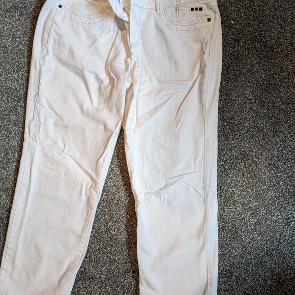 Elle White pants 14 - Picture 2 of 3